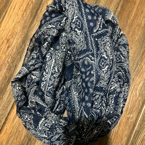 Accessories - Infinity scarf